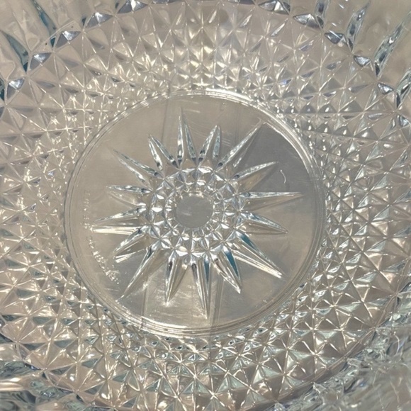 Elegant Vintage Clear Glass Serving Bowl - Picture 4 of 16